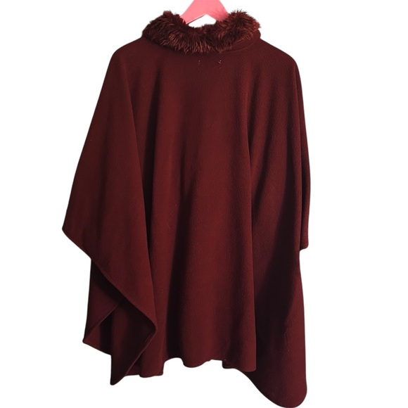 Le Moda Burgundy Fleece Poncho Shawl Cape with Faux Fur Collar - Picture 7 of 7